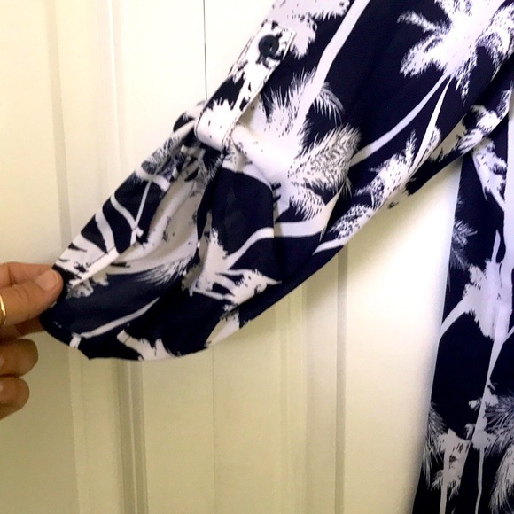 CHICO’S MIDNIGHT BLUE TROPICAL NIGHTS BLOUSE - Picture 2 of 7